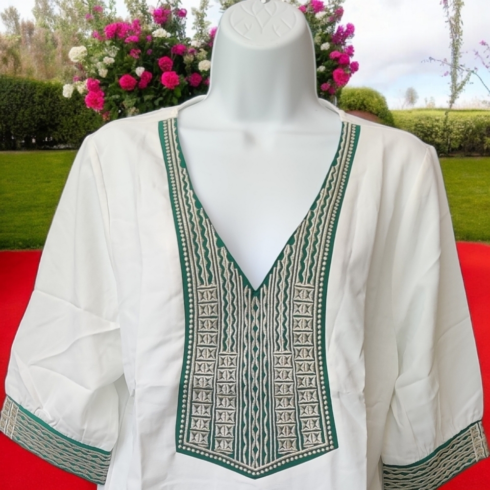NEW! EMBROIDERY V-NECK WHITE  BLOUSE - SIZE L - Picture 5 of 7